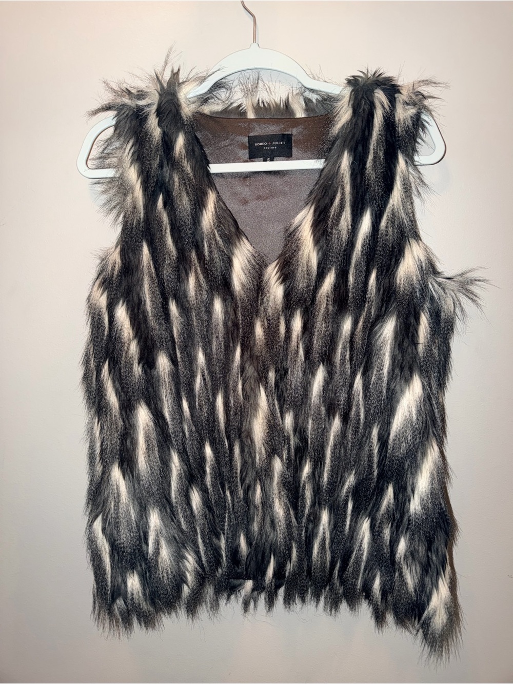 Romeo + Juliet Couture Shaggy Faux Fur Vest size Small boho fall luxury